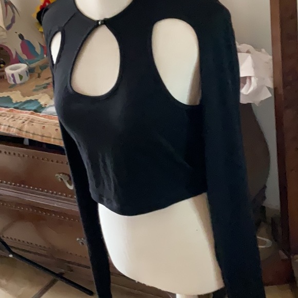 Crop Top Blouse Size Medium NWT ♥️ - Picture 3 of 4